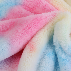 Estampado de punto de alta calidad 100% poliéster Arco Iris piel peluda Tie-dye estampado conejo piel sintética tela de felpa para ropa - Product Image 2