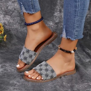 <span class=keywords><strong>Sandali</strong></span> Estivi 2026 da <span class=keywords><strong>Donna</strong></span> Europei e Americani, Nuova Tendenza Moda Transfrontaliera, Ciabatte da Spiaggia Piatte <span class=keywords><strong>Taglie</strong></span> <span class=keywords><strong>Grandi</strong></span> - Product Image 6