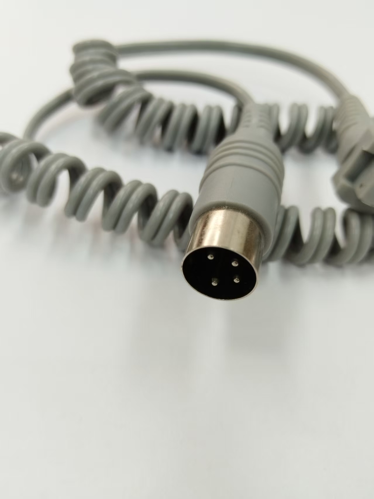 Round+4 pin