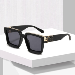 Gafas de Sol Personalizadas con Logotipo de Gato Gangster, Protección UV400, Modelo Millionaire, Negras Cuadradas, Blancas Carey, para Hombre y Mujer - Product Image 1