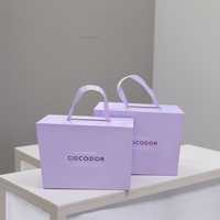 Sac à vêtements en carton rose de luxe Logo personnalisé fermeture aimant couvercle boîte-cadeau de mariage emballage avec poignée en ruban pour chaussettes