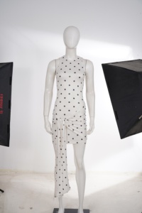 Robe Y2K blanche et noire à pois, mini-robe moulante froncée avec liens sur les côtés, sans manches, dos nu, tenue de soirée pour femmes - Product Image 2