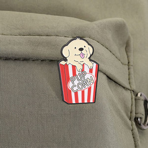 Pin esmaltado de perro Pupcorn lindo, broche de dibujos animados de cachorro con caja de palomitas para decoración de mochila - Product Image 4