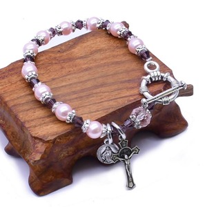 Katolik Tespih Bilekliği Pembe İnci Mor Kristal Bileklik Bakire Madalyonlu Haç Charm Dini Takı - Product Image 1