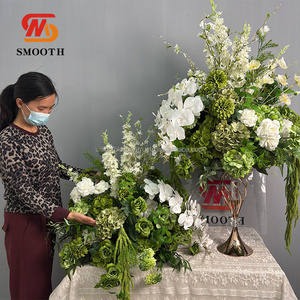 Suministro de floristería y materiales Centros de mesa de bola de flores de boda de seda verde esmeralda para evento romántico de ceremonia de boda - Product Image 1