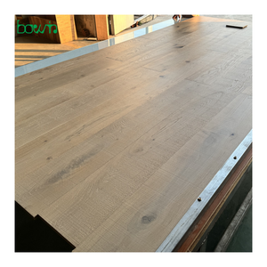 Suelo de Madera de Roble Real Fabricado con Tablas Anchas, Color Natural, Superficie Rústica, Marcas de Aserrado, Acabado Cepillado, Suelo de Madera de 3 Capas para el Hogar - Product Image 1