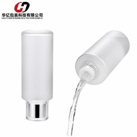 Bouteille en plastique PET givrée de 400 ml avec bouchon argenté à double paroi pour l'eau micellaire, le tonique facial, l'emballage