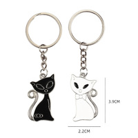 Petit cadeau créatif chat noir et blanc pendentif de sac porte-clés en métal décoration en alliage de zinc porte-clés en gros