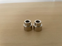 Douille étagée en acier inoxydable usinée avec précision par CNC avec filetage interne pour une résistance à la corrosion