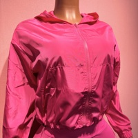 Ensemble 2 pièces pour femme : Veste coupe-vent courte à capuche zippée et short cycliste taille haute sans couture – Tenue de sport décontractée