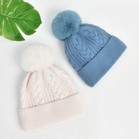 Topi Kupluk Rajut Akrilik Musim Dingin dengan Logo Merek Kustom untuk Anak Perempuan, Topi Rajut dengan Pompom Bulu Imitasi Grosir