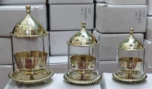 ตะเกียงน้ำมันทองเหลืองแท้ Akhand diya พร้อมฝาครอบแก้ว ทำด้วยมือ ไส้ตะเกียงปรับได้ ที่วางเทียนตกแต่งสำหรับบ้านในเทศกาล Deepawali - Product Image 2