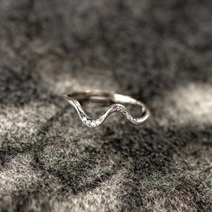 Anello Minimalista con Linee Geometriche per Donne, Elegante Gioiello da Dito per Uso Quotidiano - Product Image 6