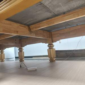 Table de billard anglaise avec structure en chêne et pieds en bois, durable pour usage domestique ou en club - Product Image 1