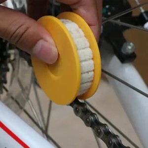 Lubrificateur à <span class=keywords><strong>huile</strong></span> <span class=keywords><strong>pour</strong></span> chaîne de vélo, outil de réparation de chaîne de vélo <span class=keywords><strong>VTT</strong></span> - Product Image 2