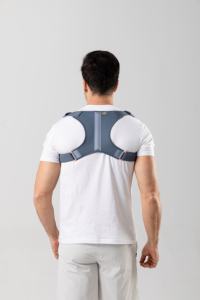 Oubliez de l'enfiler, ce correcteur de <span class=keywords><strong>posture</strong></span> ultra léger pour une correction d'alignement subtile et efficace - Product Image 2