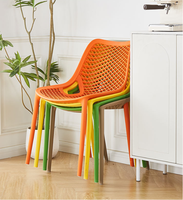 Nouvelle chaise sans accoudoirs en plastique épaissi, style design, dossier creux, minimaliste, empilable, pour salle à manger, extérieur, jardin et loisirs