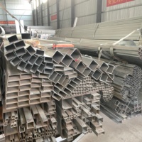 Support de montage solaire en tube carré galvanisé à la zinc cathodique et section de boîte préfabriquée pour serre 5000T en stock