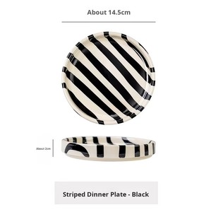 <span class=keywords><strong>Assiette</strong></span> en céramique rayée peinte à la main, style nordique artistique |   <span class=keywords><strong>Assiette</strong></span> à dessert rayée colorée à bords irréguliers pour la maison et le café - Product Image 6