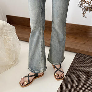 Chaussures de plage polyvalentes et tendance à semelles souples pour l'extérieur, associées à des pantoufles plates décontractées pour femmes - Product Image 4