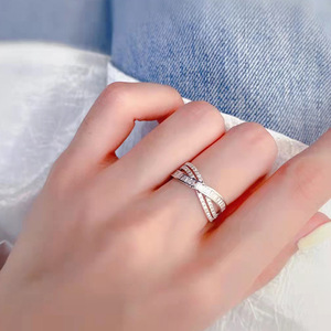 Anello con Design a Croce, Stile Minimalista, Anello per Dito Indice da Donna - Product Image 3
