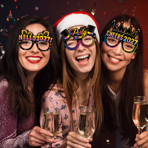 Lunettes en carton noires amusantes et tendance (8 pièces) pour le Nouvel An 2026 – Idéales pour les soirées du réveillon du Nouvel An - Product Image 5