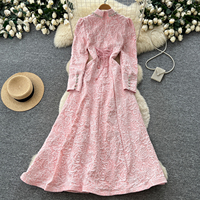 Robe longue jacquard élégante pour femme à manches bouffantes et col, ornée de strass et de perles, taille découpée, idéale pour les soirées formelles printemps-automne