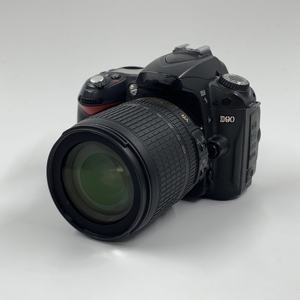 Cámara Réflex Digital Profesional de Alta Calidad y Económica, Marca <span class=keywords><strong>D90</strong></span>, Cámara Usada con Lente Antivibración 18-105VR. - Product Image 1