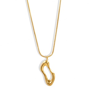 Collier hypoallergénique personnalisé en acier inoxydable plaqué or, forme géométrique tendance pour femme - Product Image 1