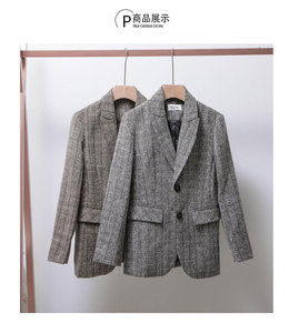 ¿Audrey Hepburn usa una luz abrigo de lana con estilo francés? Ella tiene un elegante traje de Cachemira - Product Image 1