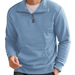 Sweat-shirt à capuche léger pour homme en tissu gaufré avec logo brodé personnalisé et poche kangourou - Product Image 1