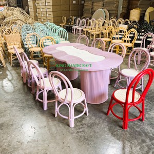 Muebles elegantes y duraderos para salas de juegos y Guarderías: juego de mesa y sillas para niños de ratán - Product Image 5