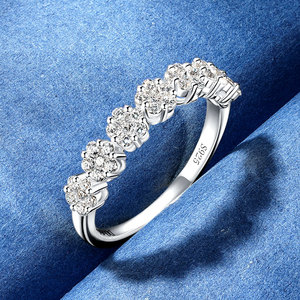 Anillo de Media Eternidad con Flores de Moissanita Redonda de 0.65CT, 1.6mm y 1.5mm, Plata 925, Siete Flores Pequeñas, Exquisito Anillo de Media Hora - Product Image 4