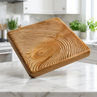 Planche à découper carrée en bois de pin, design rustique, surface sculptée à la main, utilisation en cuisine, résistante à l'humidité, non hydrophile