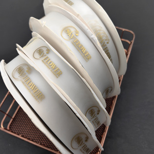 <span class=keywords><strong>Cinta</strong></span> de TPU <span class=keywords><strong>Transparente</strong></span> Personalizada <span class=keywords><strong>al</strong></span> <span class=keywords><strong>por</strong></span> <span class=keywords><strong>Mayor</strong></span>, de Lujo, de 4 cm (1.5 Pulgadas), con Logotipo de Marca Impreso en Tinta Dorada, para Regalo - Product Image 4