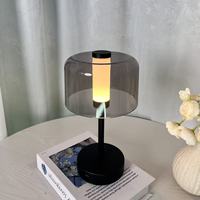 Lampe de table décorative portable minimaliste transfrontalière, LED rechargeable, à commande tactile, design tendance en métal, pour chevet