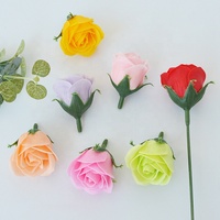 Boîte à fleurs pour saint-valentin, cadeau d'anniversaire pour femme, cadeau pour meilleur ami, roses, savons, 81 pièces
