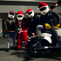Housse de casque de moto en peluche motif Père Noël, chaude et anti-rayures, pour casque intégral, idéale comme cadeau de Noël pour le plaisir des sorties hivernales