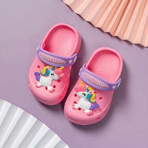 Venta al por mayor de sandalias de verano para niños, zuecos antideslizantes de dibujos animados de EVA para niños y niñas, zapatillas de verano para niños