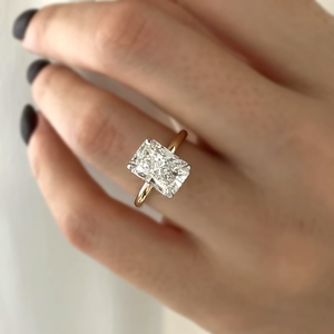 Anello Classico Solitario a 6 Griffe con <span class=keywords><strong>Diamante</strong></span> Radiant Cut Coltivato in Laboratorio, Colore D-F, Purezza VS1 - Miglior Valore per l'Inventario di Gioiellerie - Product Image 2