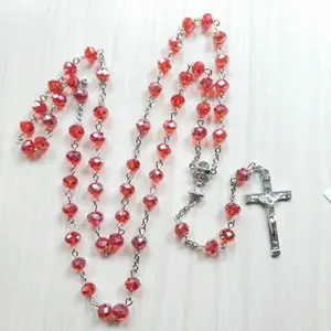 2021 Laris Manik-manik Kaca Merah Hadiah Agama Katolik Rosario Kalung Doa Salib Medali Tanah Suci Hadiah untuk Wanita dan Pria
