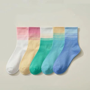 Chaussettes de compression en coton tricoté personnalisées pour femmes Design drôle et heureux pour la saison sportive d'automne - Product Image 1