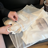Sac à fermeture éclair givré réutilisable haut de gamme, résistant à l'humidité, avec logo personnalisé imprimé, en LDPE recyclable, avec poignée patch pour chaussettes et chaussures