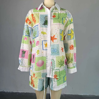 HK72536 Tenues d'été tendance pour femmes, ensemble chemise à manches longues à col rabattu imprimé et short, 2 pièces pour femmes
