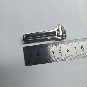 Abridor de Botellas Multiherramienta de Titanio con Cabezal de Ataque Eficiente - Product Image 2