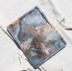 Bandeja de Resina Artística con Acabado Hecho a Mano de Alta Calidad y Diseño Elegante, Ideal para Servir Alimentos, Bebidas y como Decoración de Mesa - Product Image 2