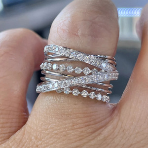 Anello a strati con linee incrociate da donna, accessorio semplice ed elegante per l'uso quotidiano - Product Image 1
