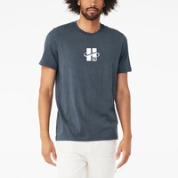 Les fabricants produisent des t-shirts basiques personnalisés en coton ring-spun à manches courtes, t-shirts noirs décontractés, impression sérigraphique personnalisée.