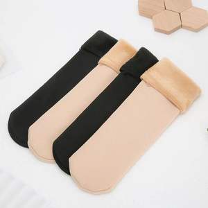 Chaussette de neige chaude épaissie pour femmes en gros bon marché en Chine pour l'automne et l'hiver - Product Image 1