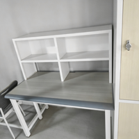 Lit superposé double moderne en métal avec bureau d'étude, armoire de rangement, étagère et échelle pour dortoir, chambre d'étudiant ou de personnel